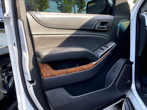 Used 2017 Chevrolet Suburban Premier image 21