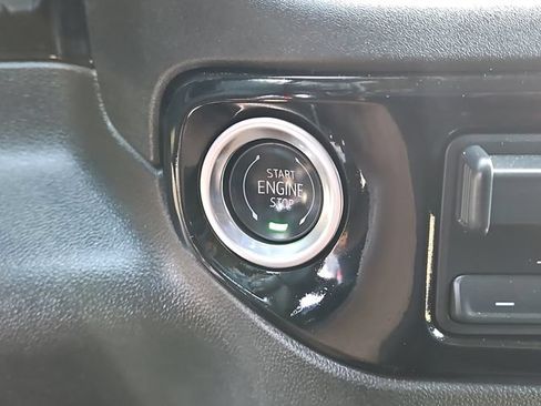 Used 2025 GMC Sierra 1500 SLE w/ Preferred Package AWD/4WD image 24