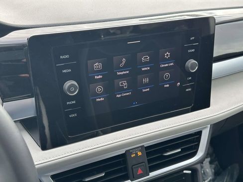 New 2026 Volkswagen Taos SE image 20