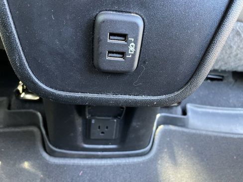 Used 2020 Chevrolet Equinox Premier FWD image 35