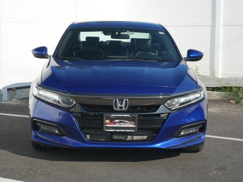 Used 2018 Honda Accord Sport image 2