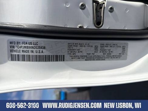 Used 2022 Jeep Cherokee Trailhawk AWD/4WD image 32