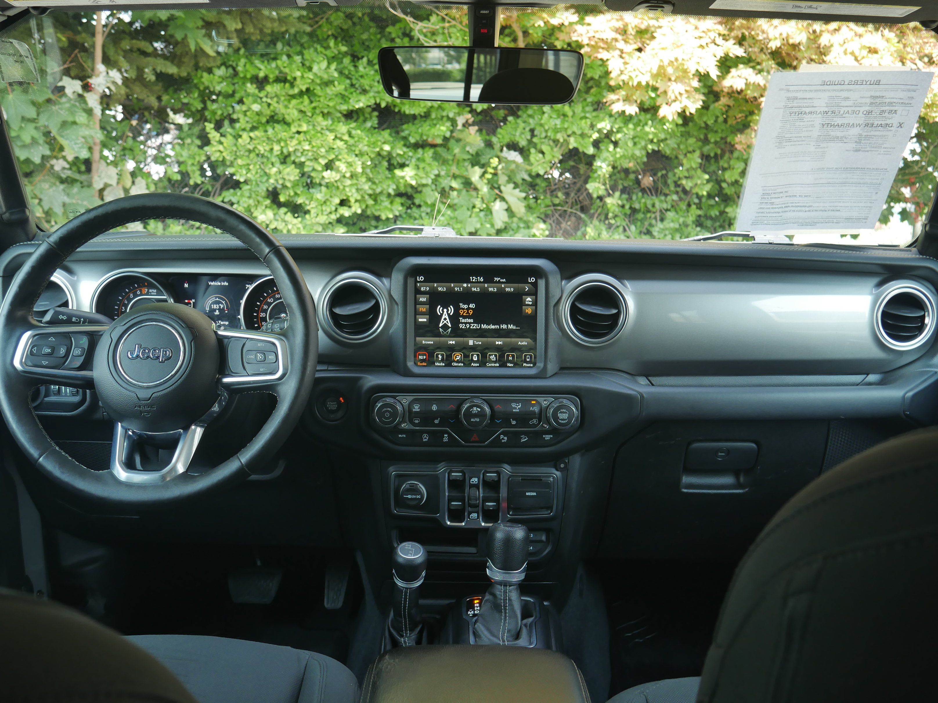 Used 2018 Jeep Wrangler Unlimited Sahara AWD/4WD image 9
