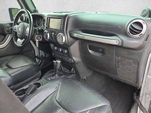 Used 2013 Jeep Wrangler Unlimited Rubicon AWD/4WD image 19