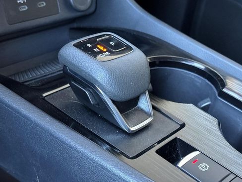 Used 2025 Nissan Rogue SV FWD image 16