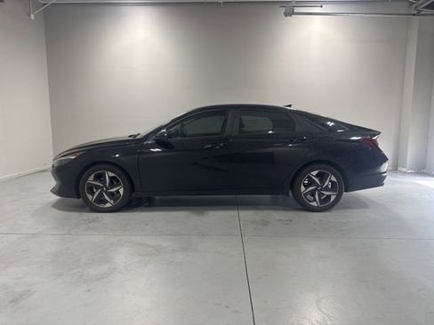 Used 2023 Hyundai Elantra SEL w/ Convenience Package FWD image 10