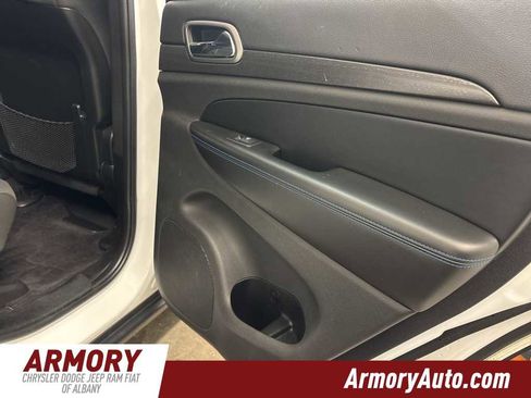 Used 2018 Jeep Grand Cherokee Laredo image 32