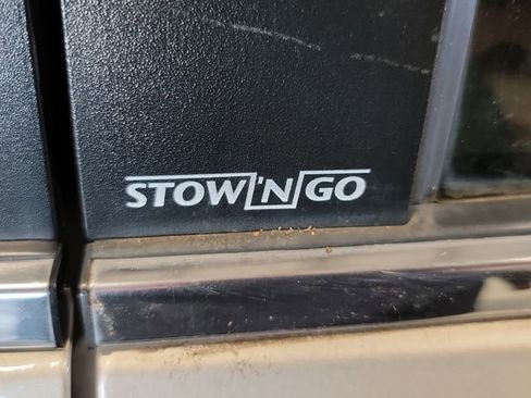 Used 2013 Chrysler Town & Country Touring-L w/ Driver Convenience Group image 28