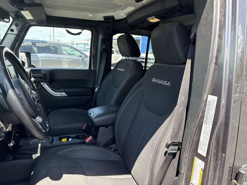 Used 2016 Jeep Wrangler Unlimited Sahara w/ Connectivity Group AWD/4WD image 11