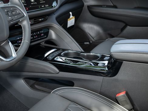 Used 2023 Buick Envision Avenir image 40