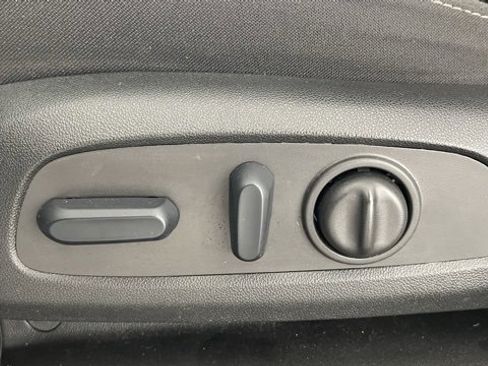 Used 2023 GMC Acadia SLE w/ Driver Convenience Package image 34