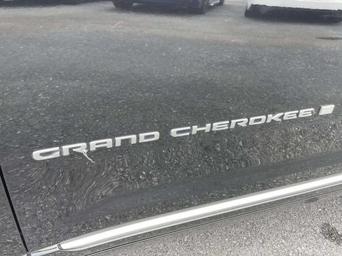 Used 2021 Jeep Grand Cherokee L Summit w/ Advanced Protech Group IV AWD/4WD image 8