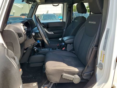 Used 2017 Jeep Wrangler Unlimited Sahara w/ Max Tow Package AWD/4WD image 8