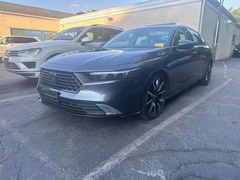 Used 2023 Honda Accord Touring image 3