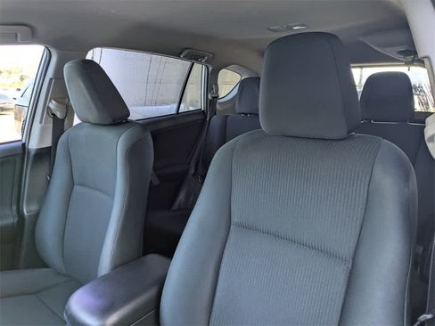 Used 2018 Toyota RAV4 LE image 7