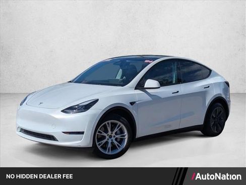 Used 2024 Tesla Model Y Long Range AWD/4WD image 1