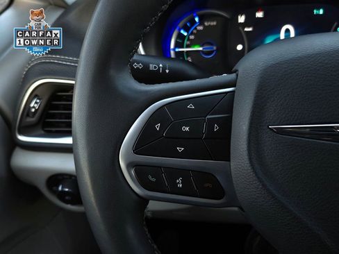 Used 2023 Chrysler Pacifica Limited FWD image 24