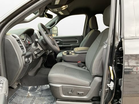 Used 2025 RAM 2500 Big Horn image 9