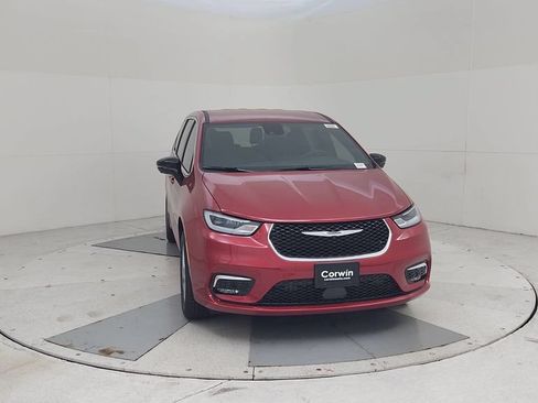 New 2026 Chrysler Pacifica Select AWD/4WD image 4