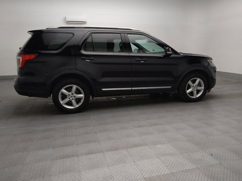 Used 2018 Ford Explorer XLT w/ Equipment Group 201A FWD image 10