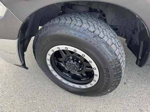 Used 2017 RAM 1500 Classic SLT image 36