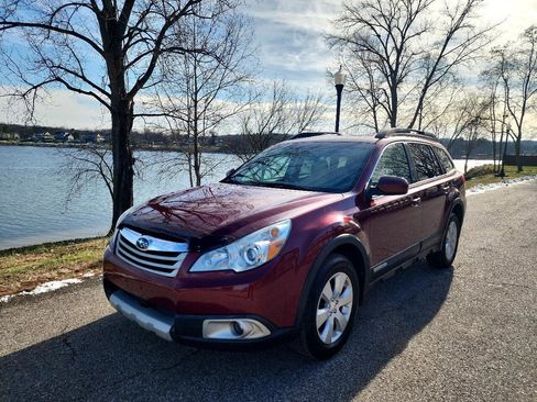 Used 2011 Subaru Outback 2.5i Premium image 1