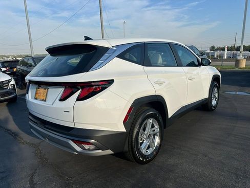 Used 2026 Hyundai Tucson SE AWD/4WD image 3