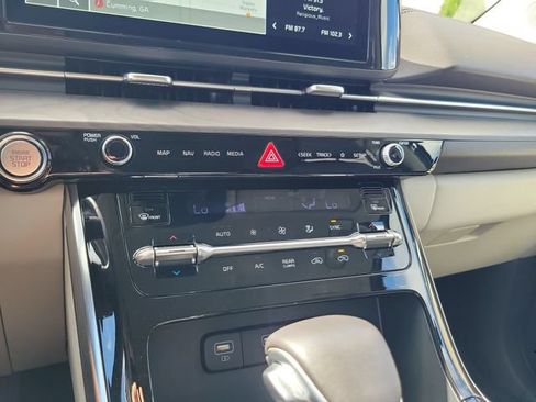 Certified 2024 Kia Carnival EX FWD image 24