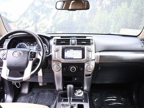 Used 2016 Toyota 4Runner SR5 Premium image 18