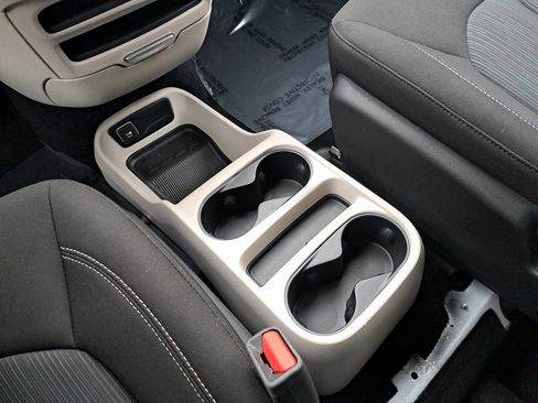 Used 2023 Chrysler Voyager LX image 26