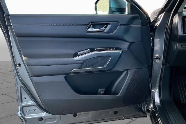 Certified 2025 Nissan Pathfinder SL FWD image 21