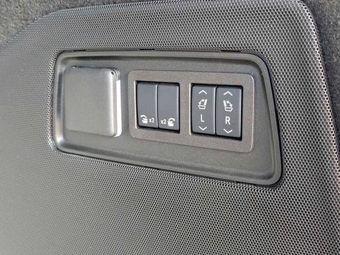 Used 2025 Cadillac Escalade V image 31