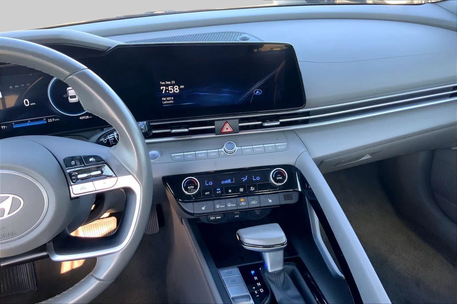 Used 2025 Hyundai Elantra SEL FWD image 7