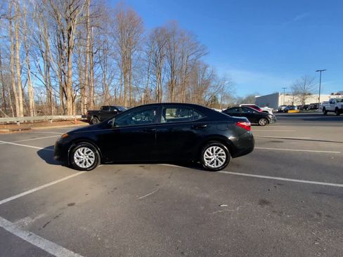 Used 2018 Toyota Corolla LE image 11