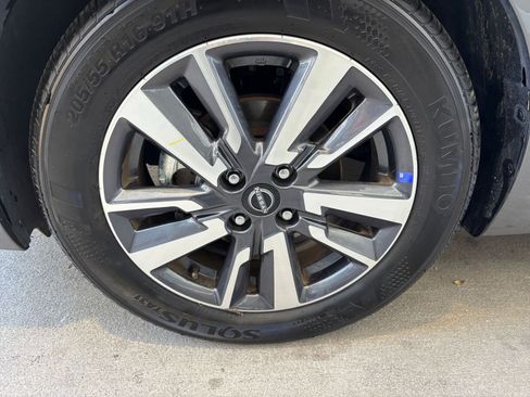 Used 2025 Nissan Versa SV FWD image 30