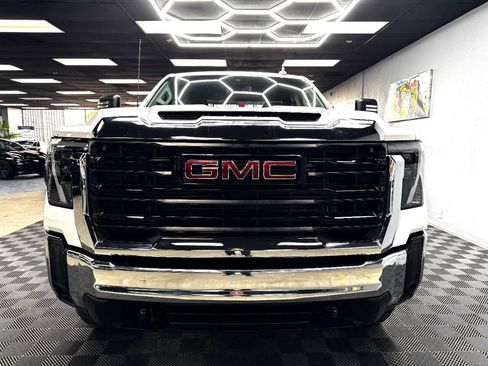 Used 2024 GMC Sierra 2500 Pro image 3