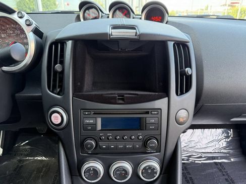 Used 2016 Nissan 370Z Coupe RWD image 17