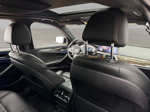 Used 2019 BMW 530e w/ M Sport Package image 23