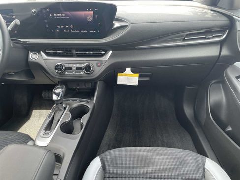 Used 2024 Buick Envista Sport Touring w/ Convenience I Package FWD image 27