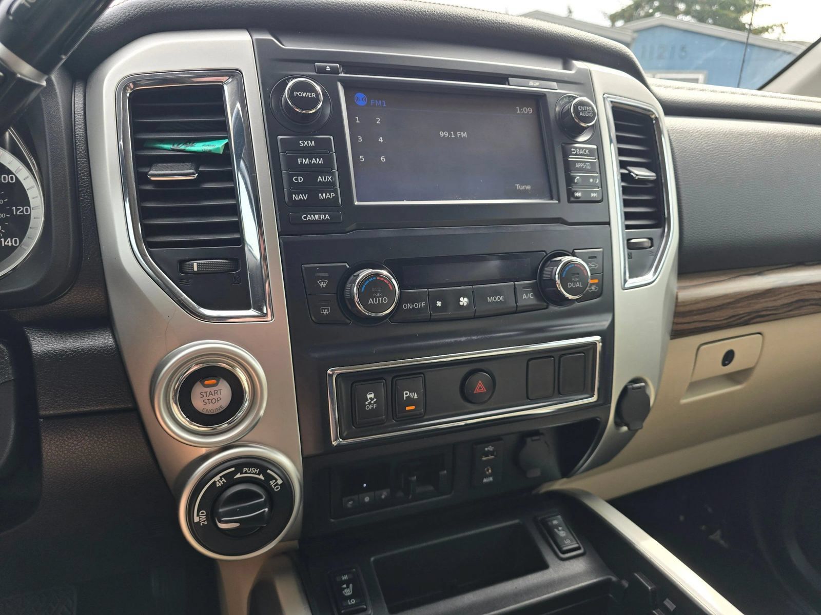 Used 2016 Nissan Titan SL AWD/4WD image 26