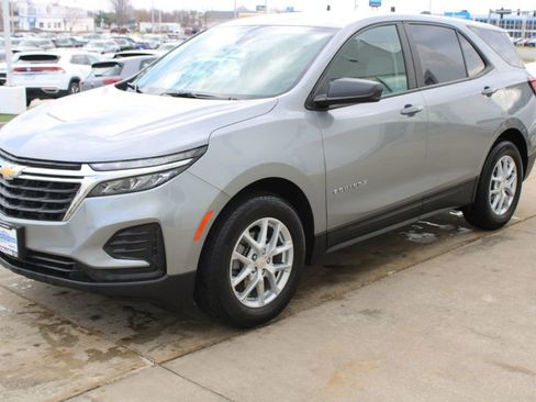 Used 2024 Chevrolet Equinox LS w/ LS Convenience Package FWD image 3