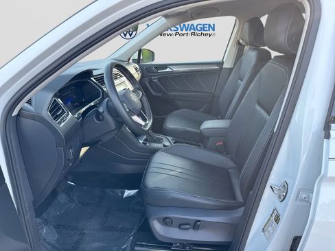 Used 2024 Volkswagen Tiguan SE AWD/4WD image 23