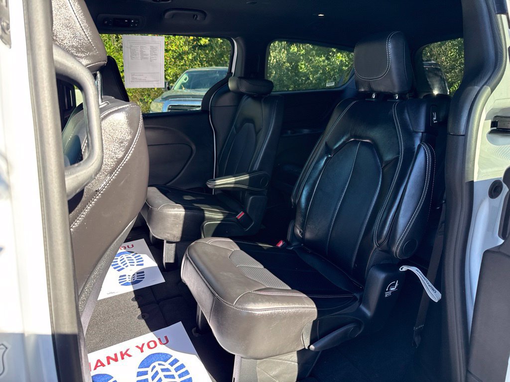 Used 2025 Chrysler Pacifica Select FWD image 31
