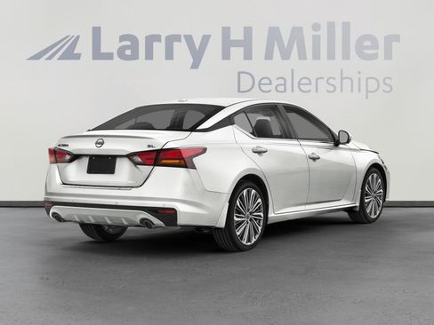 New 2025 Nissan Altima 2.5 SL image 2