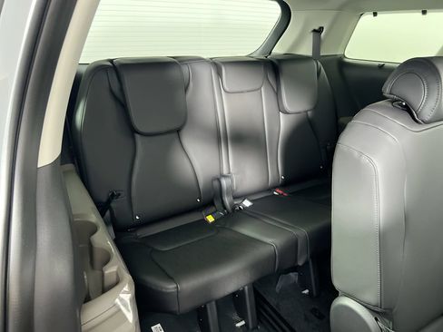 New 2026 Kia Carnival EX FWD image 29