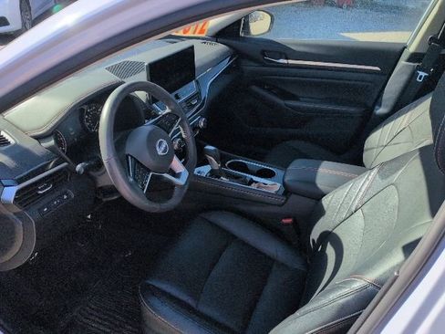 Used 2024 Nissan Altima 2.5 SR w/ SR Premium Package image 6