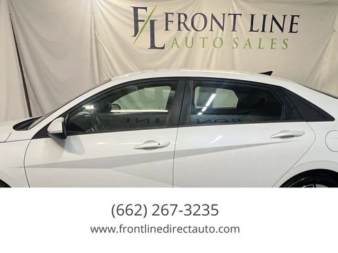 Used 2023 Hyundai Elantra SEL w/ Convenience Package FWD image 4