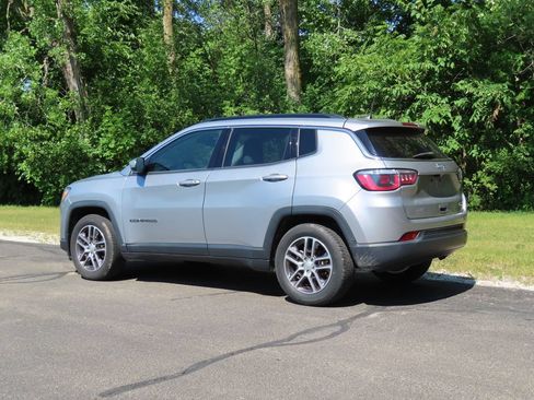 Used 2019 Jeep Compass Latitude w/ Popular Equipment Group FWD image 7