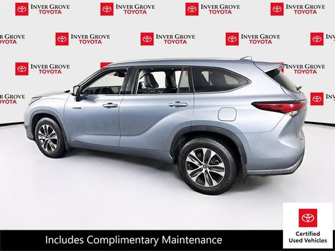 Certified 2021 Toyota Highlander XLE AWD/4WD image 7