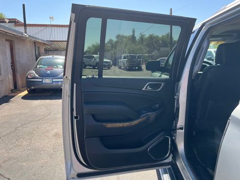 Used 2017 GMC Yukon XL Denali w/ Open Road Package RWD image 32